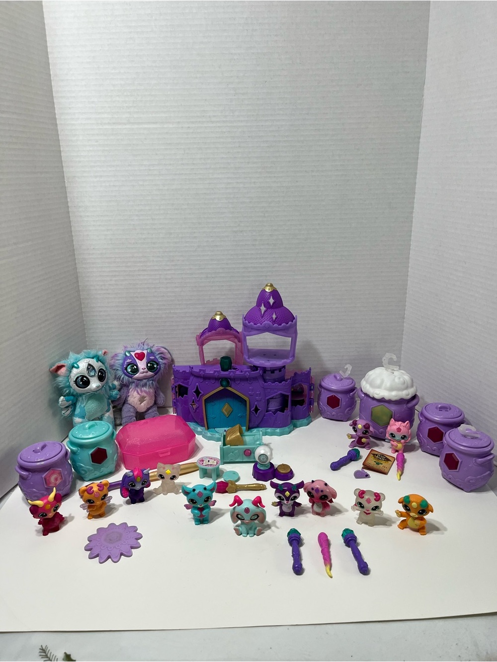 MAGIC MIXIES MIXLINGS Magic Castle PLAYSET plus figures lot